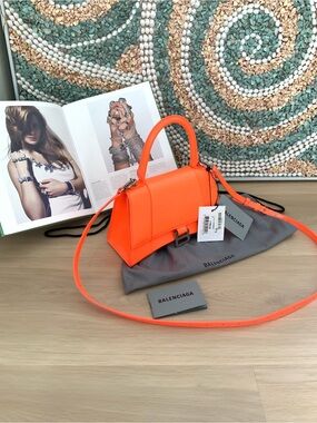 BALENCIAGA
Hourglass Small Handbag